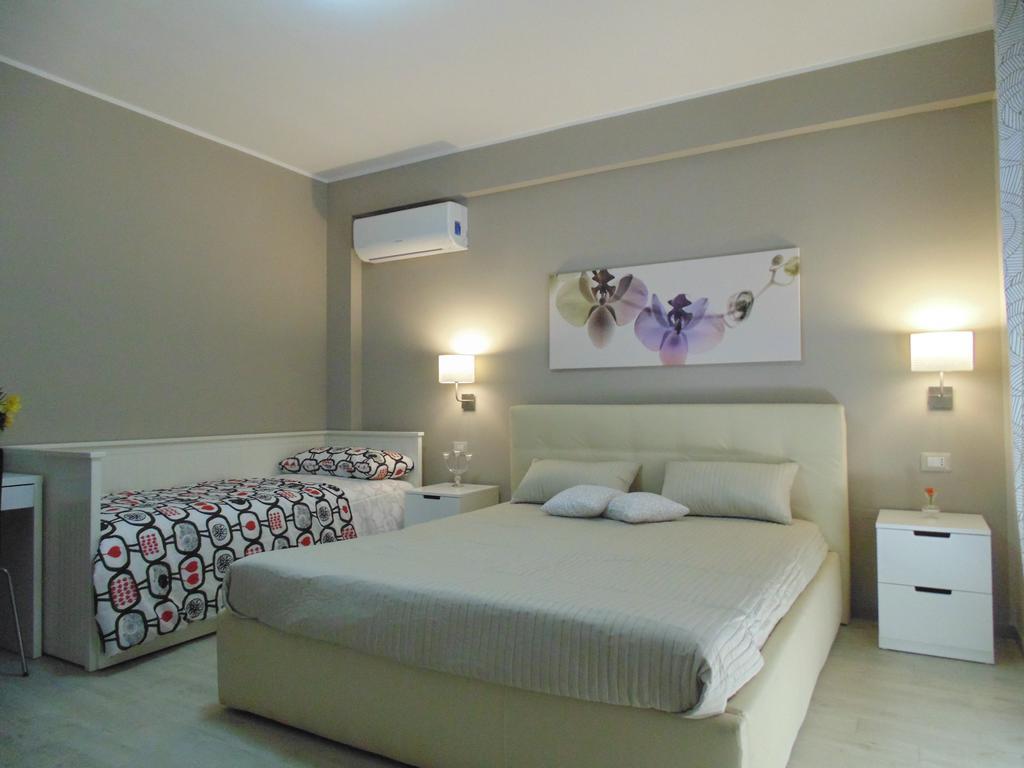 Attico Del Sole Bed & Breakfast Rometta Marea Oda fotoğraf