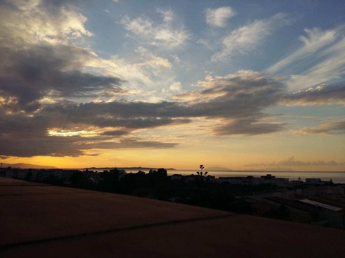 Attico Del Sole Bed & Breakfast Rometta Marea Dış mekan fotoğraf